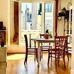 Charming Parisian Flat Near Eiffel Tower - 3 Rooms And Balcony