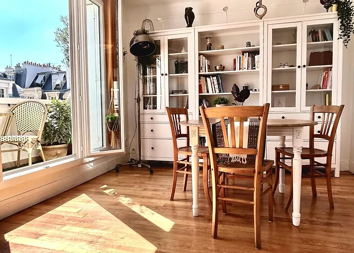 Charming Parisian Flat Near Eiffel Tower - 3 Rooms And Balcony